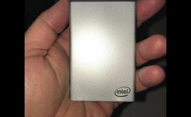 Intel desenvolve computador de bolso em forma de cartão. 1
